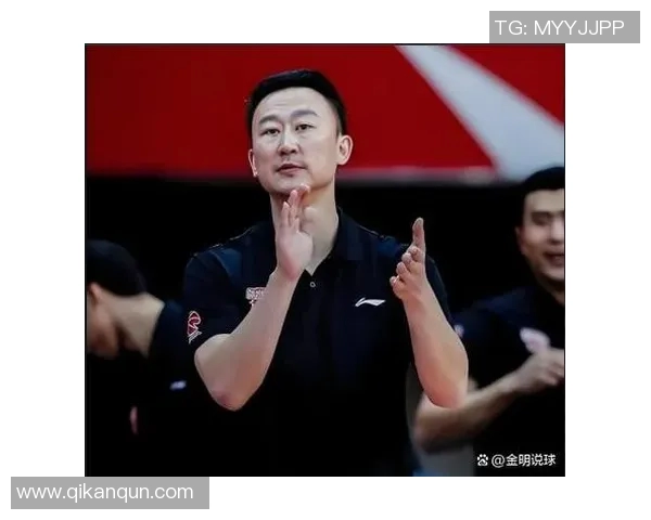 杨瀚森重返青岛 与刘维伟深情拥抱展现球队温情 杨瀚森重返青岛 与刘维伟深情拥抱展现球队温情